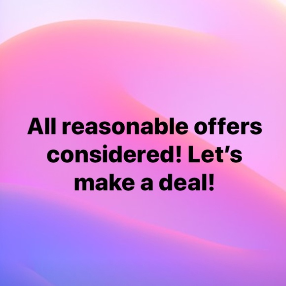 LET'S MAKE A DEAL! Closet clear out - Picture 1 of 2